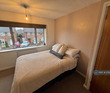 3 bedroom semi-detached house to rent - Photo 4