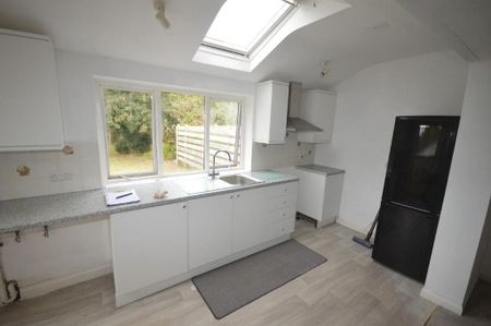 2 bedroom terraced house to rent - Photo 4