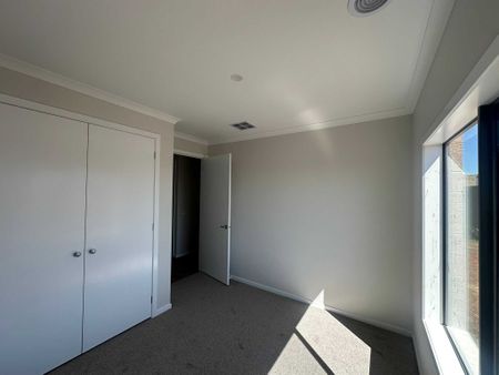 Modern Living with Comfort, Space, and Style - Photo 2