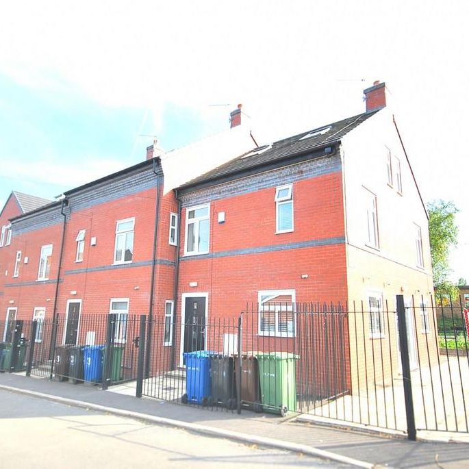 1 bedroom in a house share to rent - Photo 2