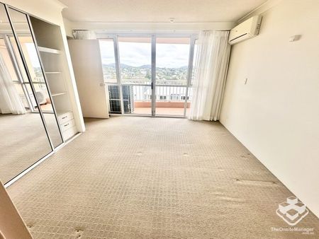 RARE Spacious 2 Bedroom with Amazing View at Auchenflower - SYLVAN GROVE - Photo 3