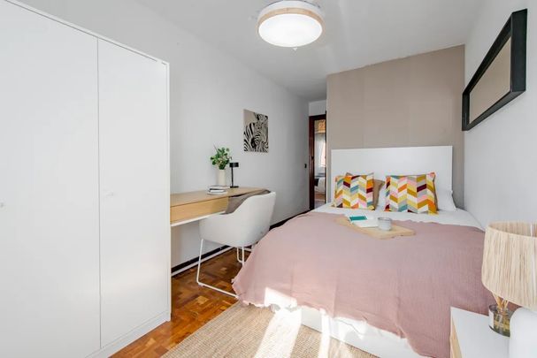 Calle de Fuendetodos, Madrid, Community of Madrid 28047 - Photo 1