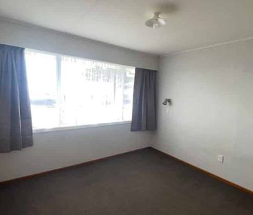 3 BEDROOMS IN SPOTSWOOD. - Photo 3