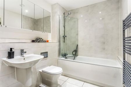 4 bedroom detached house to rent - Photo 4