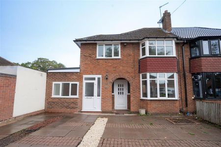 4 bedroom semi-detached house to rent - Photo 2