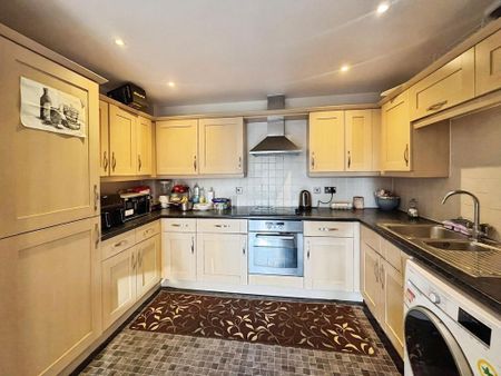 2 bedroom flat to rent - Photo 2