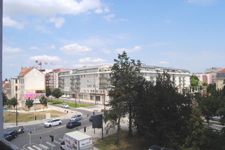 A 100 m² de L'ECOLE DE COMMERCE et CENTRE VILLE - Photo 4