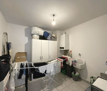 Centraal gelegen gelijkvloers appartement met twee slaapkamers en garage - Foto 1