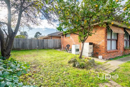 59 Finton Grove, Gladstone Park - Photo 4