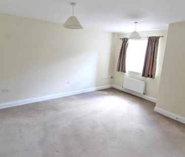 3 bedroom end of terrace house to rent - Photo 1
