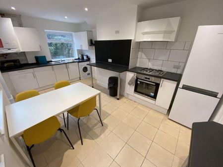 1 bedroom in a house share to rent - Photo 5