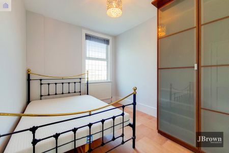 4 bedroom terraced house to rent - Photo 2