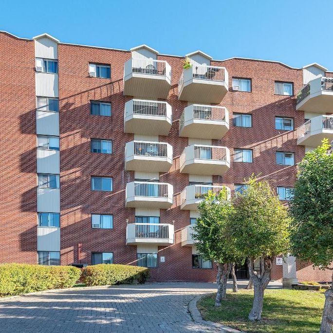 3 1/2 FRAIS PEINT SAINT-LAMBERT (IMMEUBLE BÉTON) - Photo 1