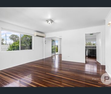 Spacious Family Home with Flexible Living in a Prime Location - Photo 3