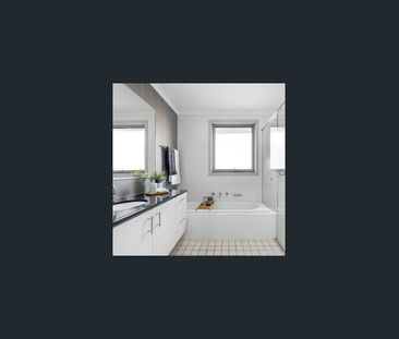 An oversized family home with enormous living room drenched with na... - Photo 6