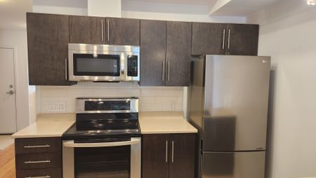 For Lease - 334 Everest Private Unit# B, Elmvale Acres and Area, Ontario - Photo 2