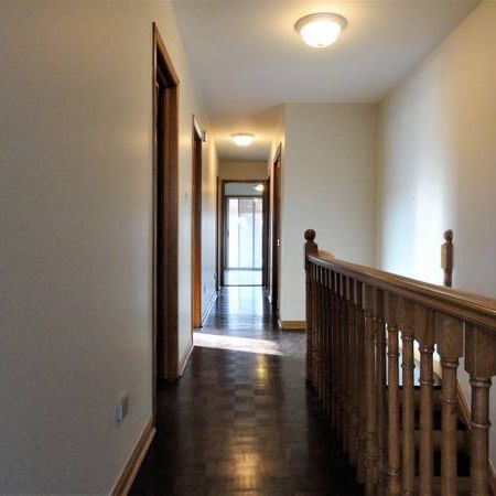 Well-maintained Second-floor 2 Bedroom Apartment for Rent - Photo 1