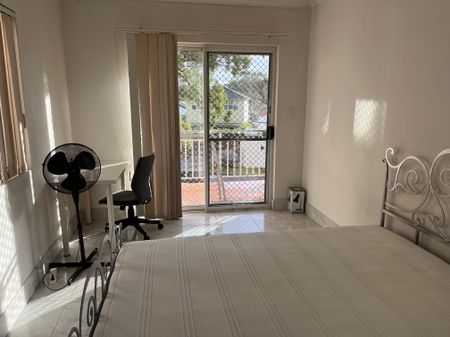 Kensington - Photo 3