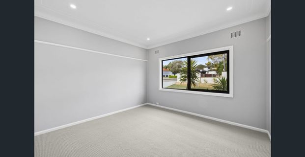 STUNNING FAMILY HOME!! - Photo 1