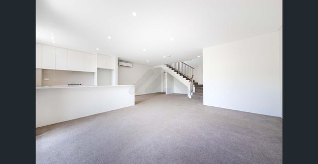 Stylish 2 Bedroom Home with 3 Bathrooms - Photo 1
