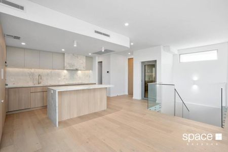 LUXURIOUS TOWNHOUSE LIVING IN COTTESLOE - Photo 2