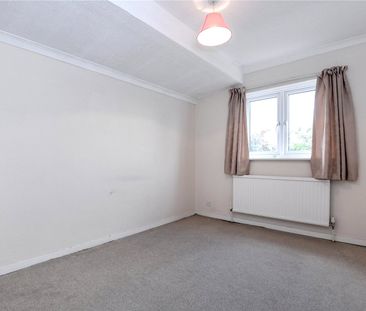 4 bedroom House in Salford Close, Reading - Photo 6