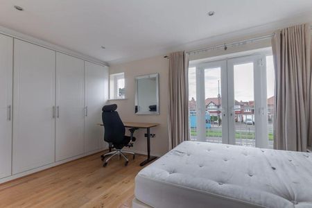 3 bedroom apartment to rent - Photo 4