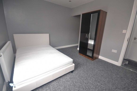 3 Bed - Highgrove Street, Reading - Photo 1