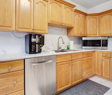 For Lease - 49 Wentworth #Main Street, Hamilton, Ontario - Photo 6