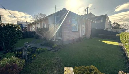 City - 2 Bedroom - Photo 2