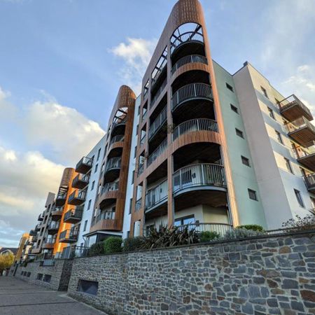 WOW! A truly stunning high specification apartment that occupies arguably the best position on the Marina with a large 'L' shaped sun terrace and the most amazing views. Call NOW to book your viewing! - Photo 2