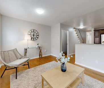 For Lease - 8 Coburg Crescent, Richmond Hill, Ontario - Photo 3