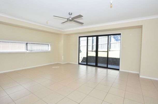 Large family home in Seabreeze Estate - Photo 1