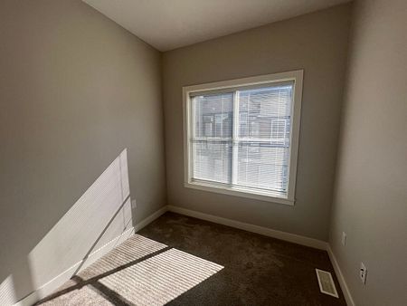 Townhouse with Rooftop Patio - Photo 2