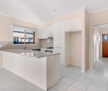 3 Bed, 2 Bath - Photo 4