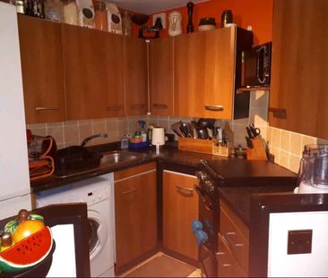 1 Bed Flat, Willow Way, W11 - Photo 6