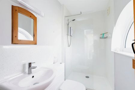 2 bedroom semi-detached house to rent - Photo 3