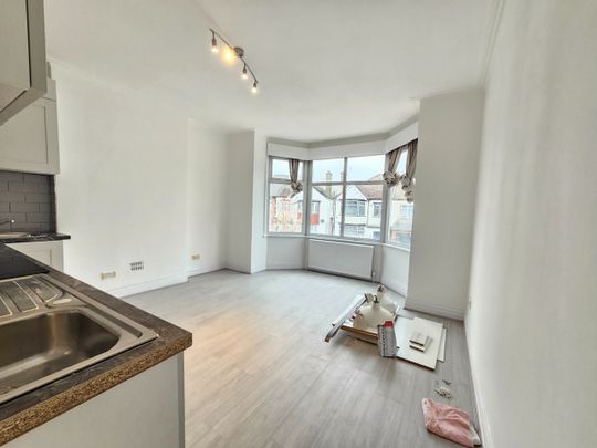 3 Bed Flat, Bridge Lane, NW11 - Photo 1