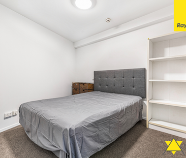 Stunning 2 Bedroom in City - Photo 1