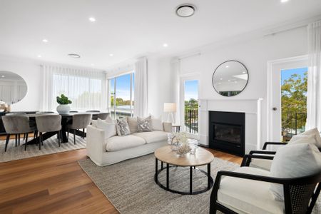 Elegant family home in the heart of Castlecrag - Photo 4