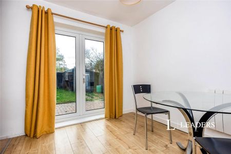 3 bedroom semi-detached house to rent - Photo 2