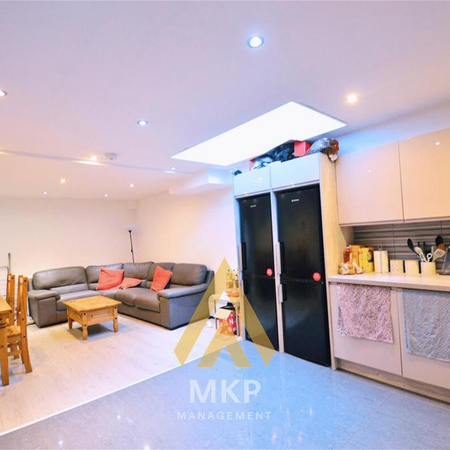 4 bedroom terraced house to rent - Photo 4