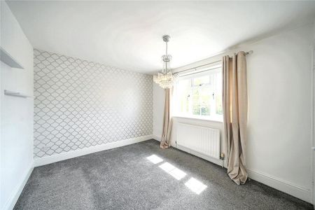 5 bedroom detached house to rent - Photo 2