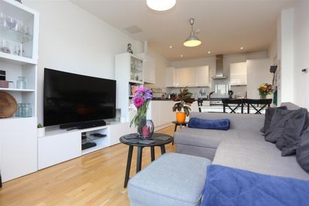 2 bedroom flat to rent - Photo 2