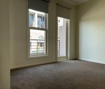 Spacious Double-Storey Living in the Heart of North Melbourne - Photo 6