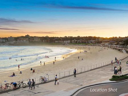 Bondi Beach 3 bedroom + Sunroom with Off Street Parking - Photo 3
