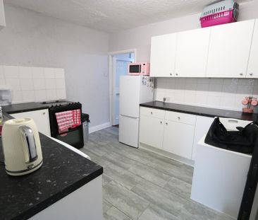 2 bedroom terraced house to rent - Photo 4