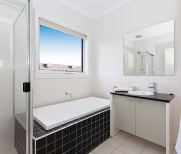 Fully Furnished Three-Bedroom Townhouse Near Patterson River - Photo 6