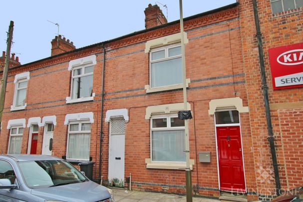4 bedroom terraced house to rent - Photo 1