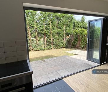 3 bedroom semi-detached house to rent - Photo 4